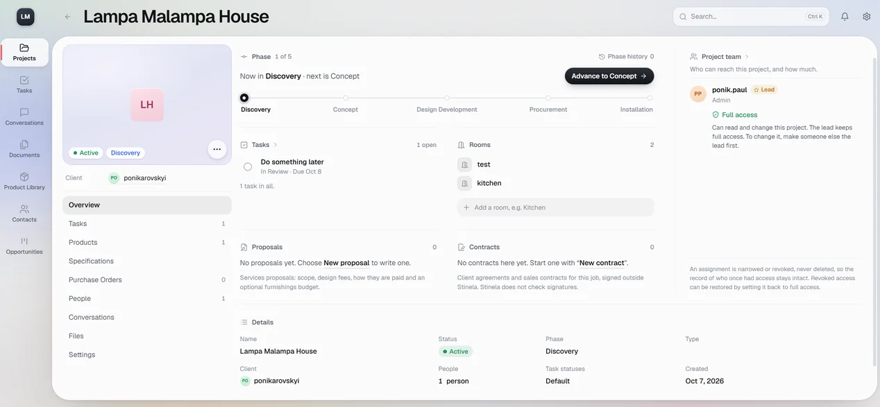 A project in Stinela: its phases from Discovery to Installation, open tasks, rooms, proposals, contracts and the project team on one page.